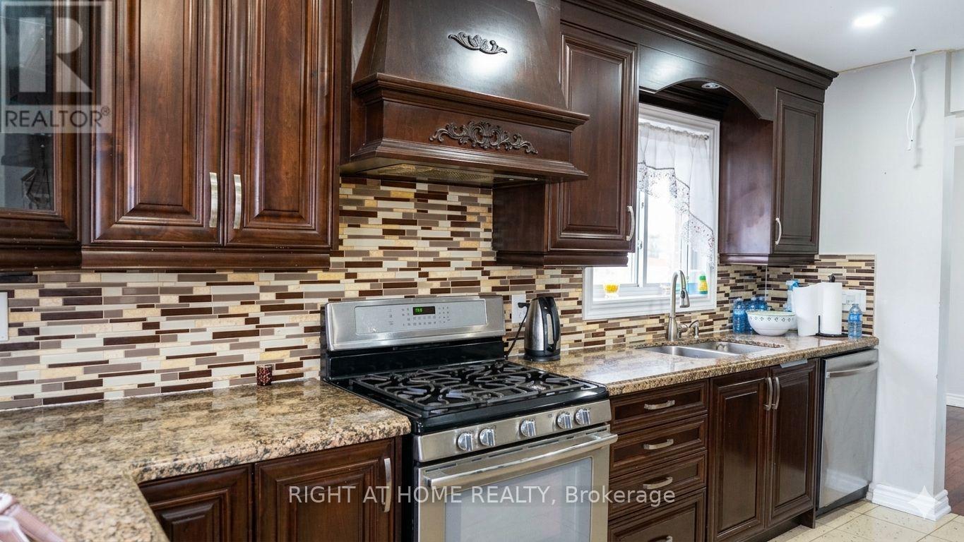 37 Banda Square E, Toronto, Ontario  M9V 1Z4 - Photo 2 - W12904364