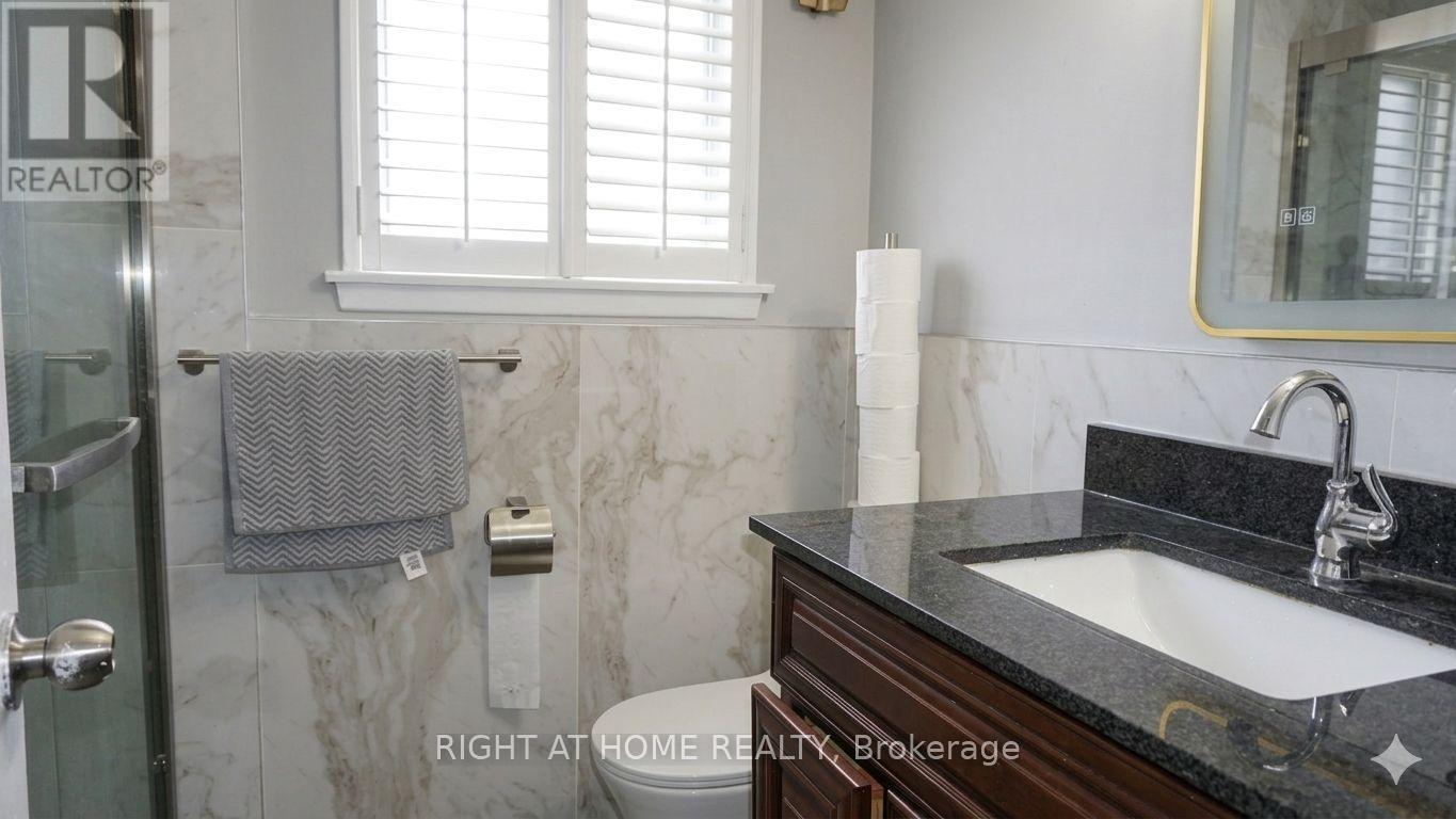 37 Banda Square E, Toronto, Ontario  M9V 1Z4 - Photo 6 - W12904364