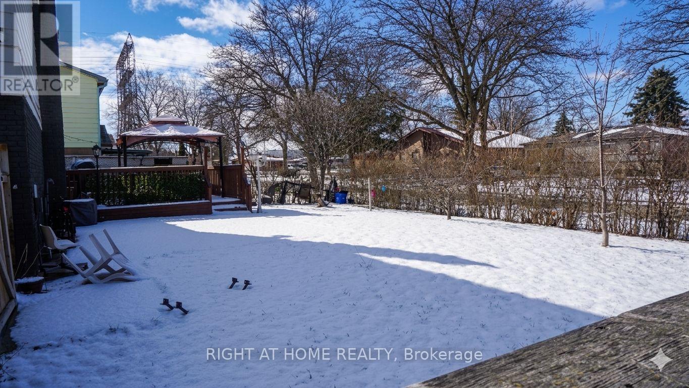 37 Banda Square E, Toronto, Ontario  M9V 1Z4 - Photo 8 - W12904364