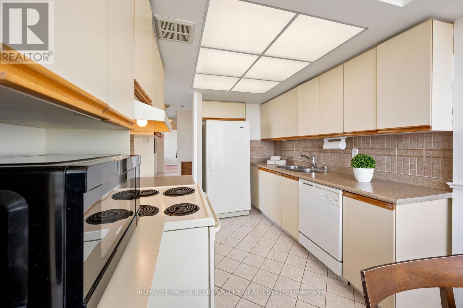 26 Hanover Road, Brampton, Ontario  L6S 4T2 - Photo 23 - W12904390