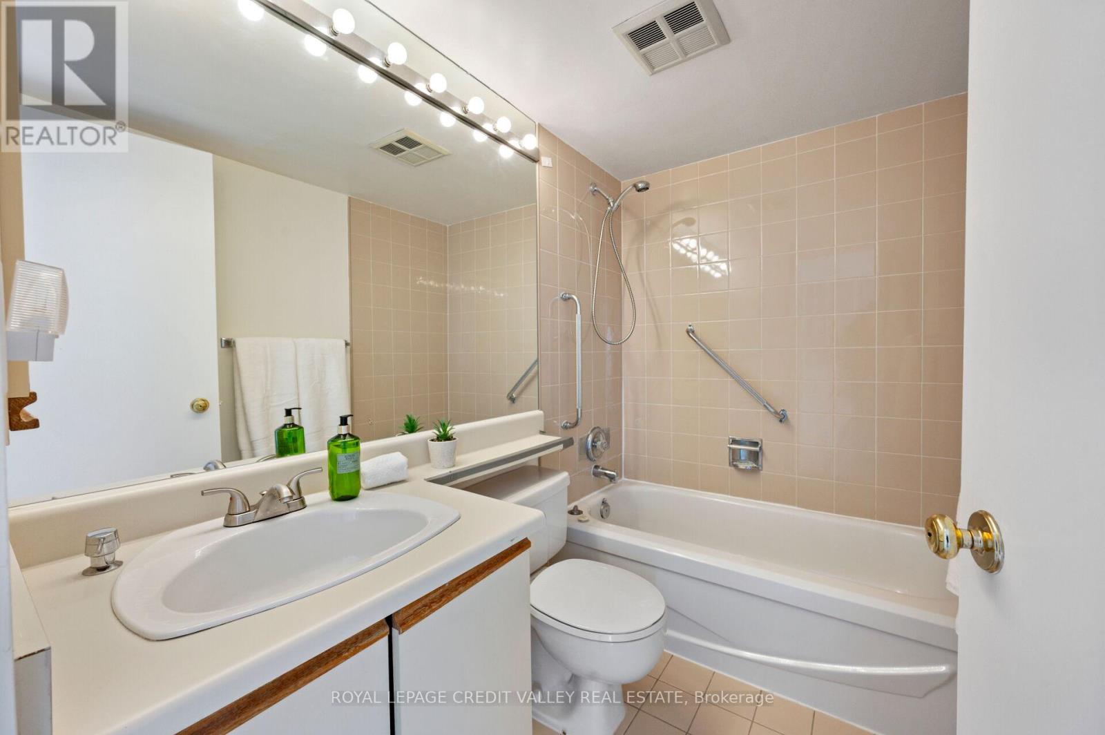 26 Hanover Road, Brampton, Ontario  L6S 4T2 - Photo 27 - W12904390