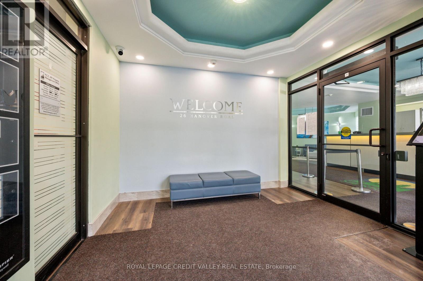 26 Hanover Road, Brampton, Ontario  L6S 4T2 - Photo 6 - W12904390