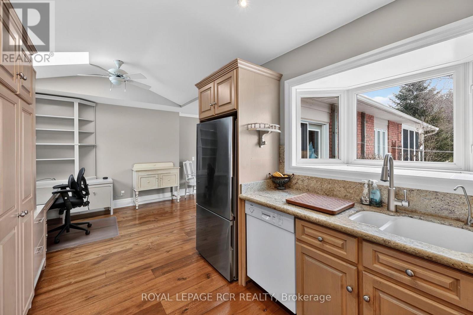 2 - 2-28 Reddington Drive, Caledon, Ontario  L7E 0E4 - Photo 11 - W12904404