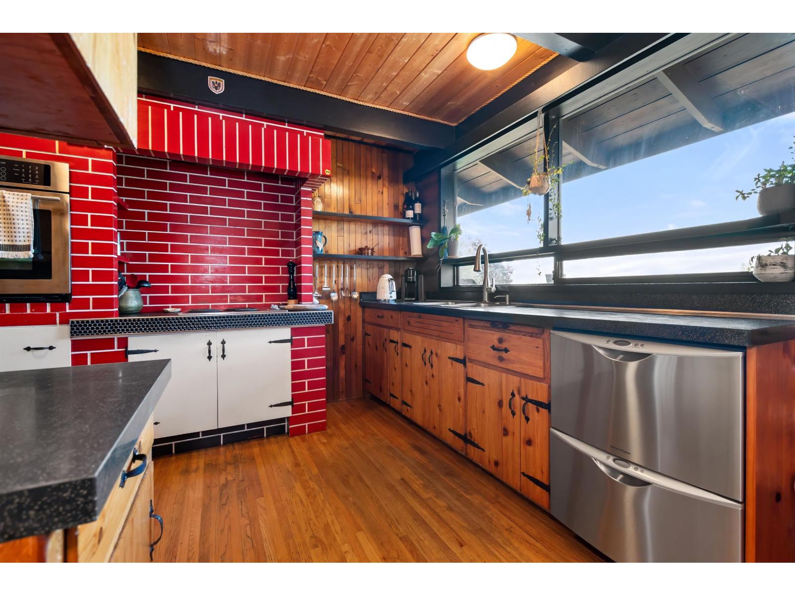 18058 57a Avenue, Surrey, British Columbia  V3S 1J6 - Photo 6 - R3101512