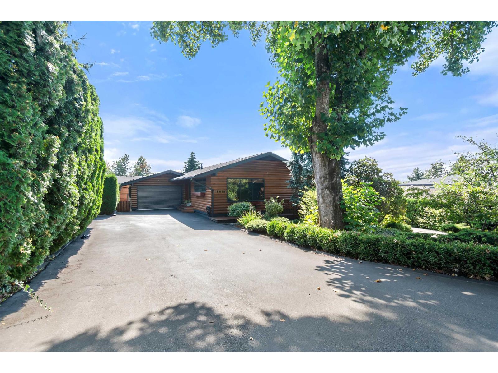 18058 57a Avenue, Surrey, British Columbia  V3S 1J6 - Photo 2 - R3101512