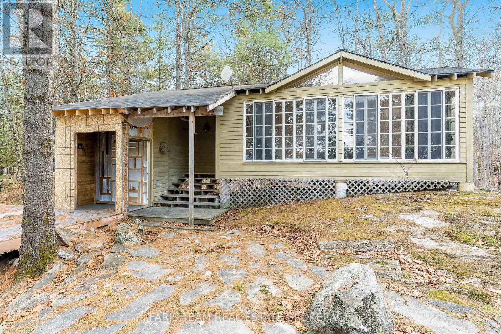 29 Island 26 Lm, Gravenhurst, Ontario  P1P 1R2 - Photo 2 - X12904194