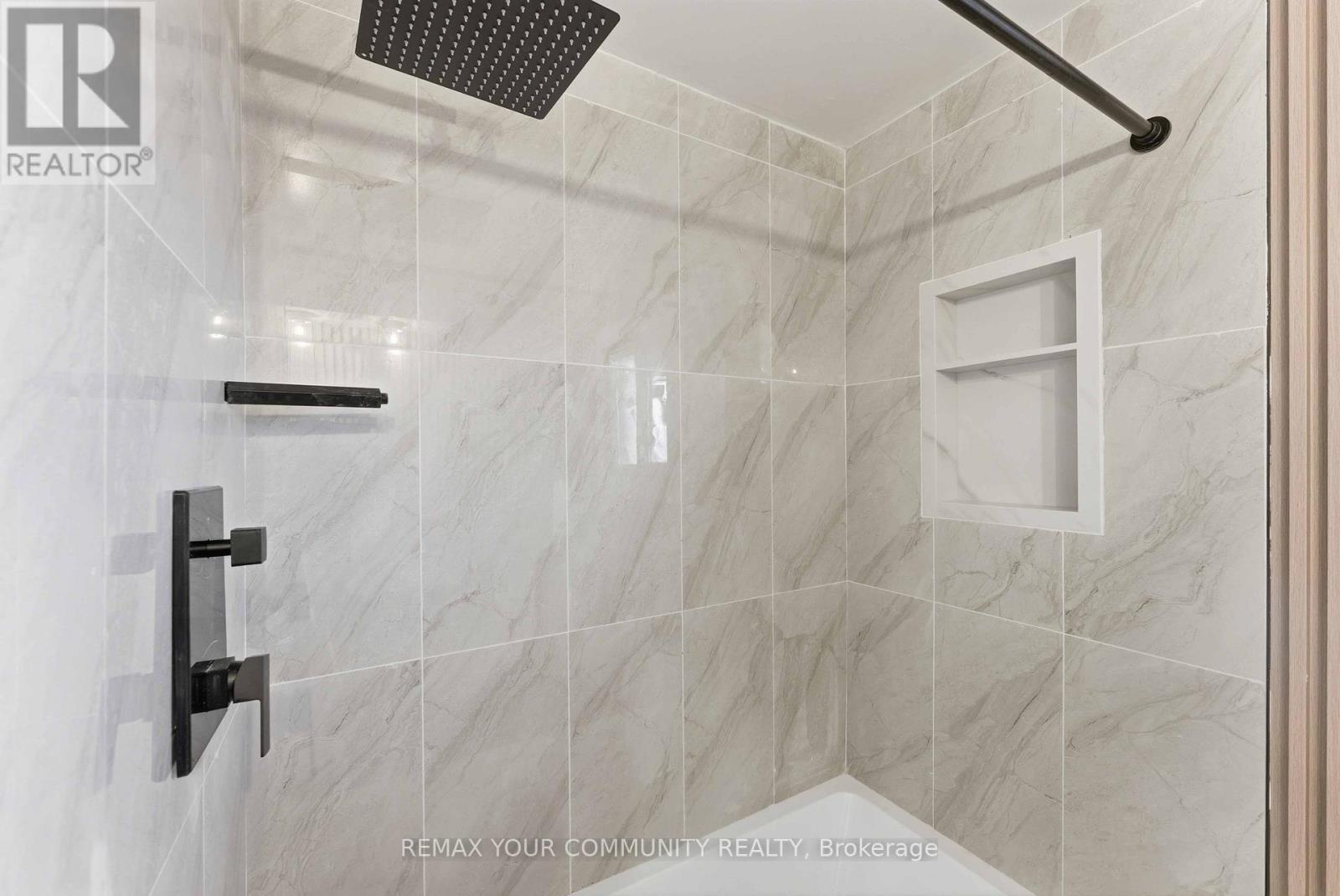 4363 Meadowvale Drive, Niagara Falls, Ontario  L2E 5W8 - Photo 12 - X12904266