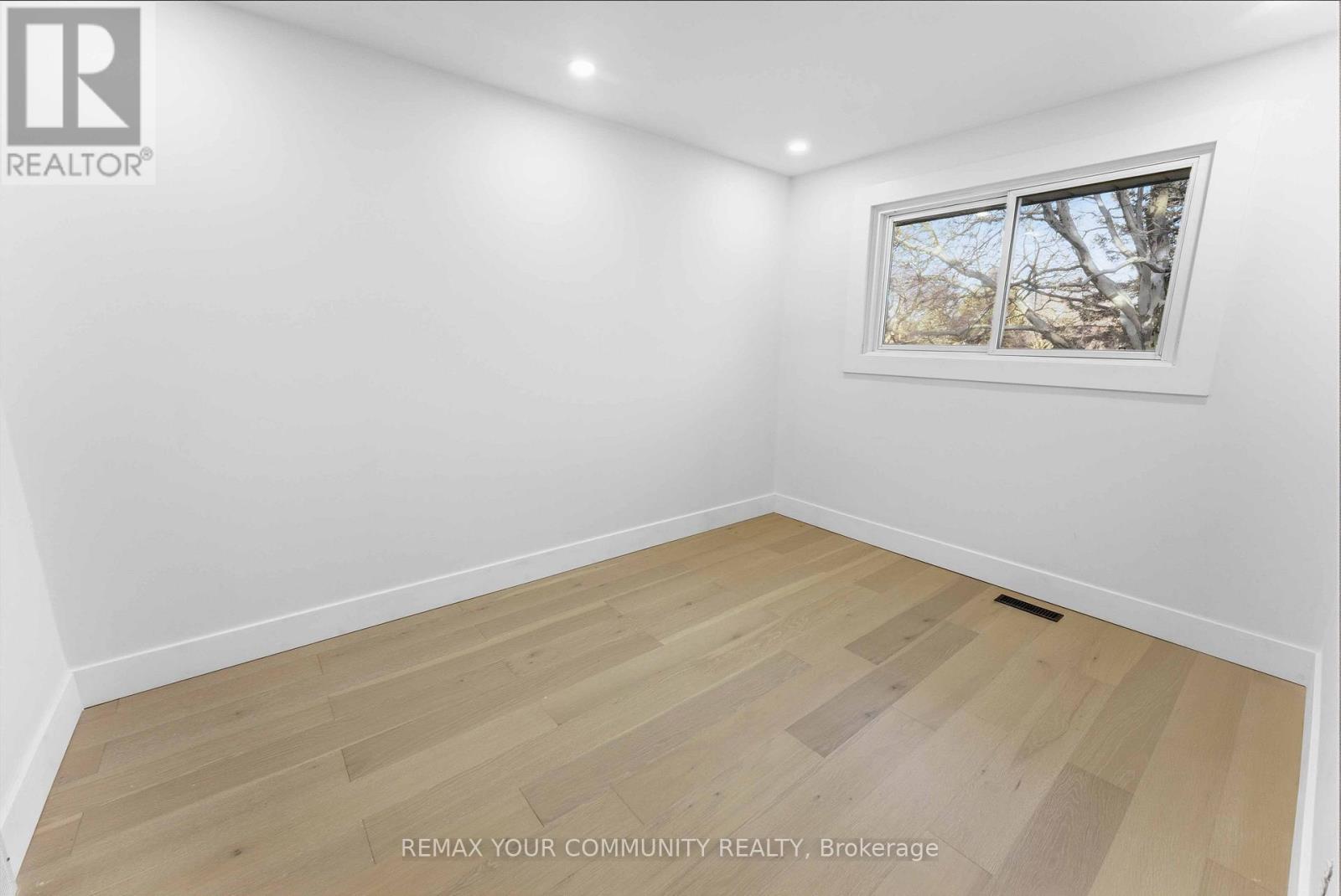 4363 Meadowvale Drive, Niagara Falls, Ontario  L2E 5W8 - Photo 16 - X12904266