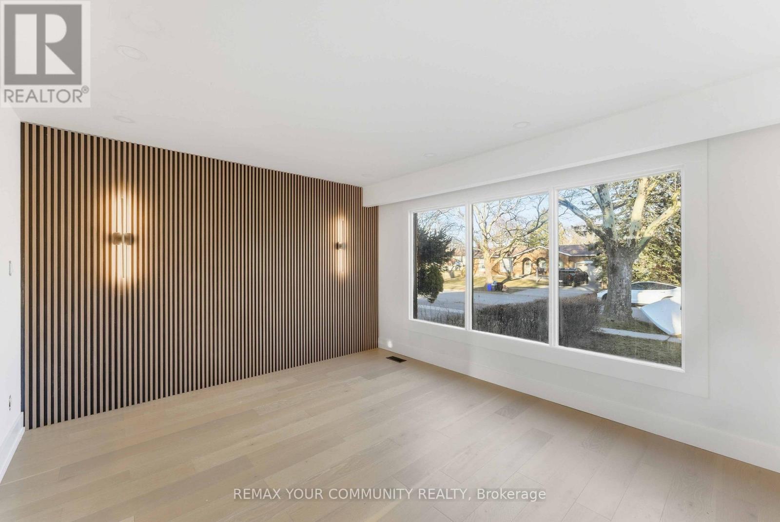 4363 Meadowvale Drive, Niagara Falls, Ontario  L2E 5W8 - Photo 4 - X12904266