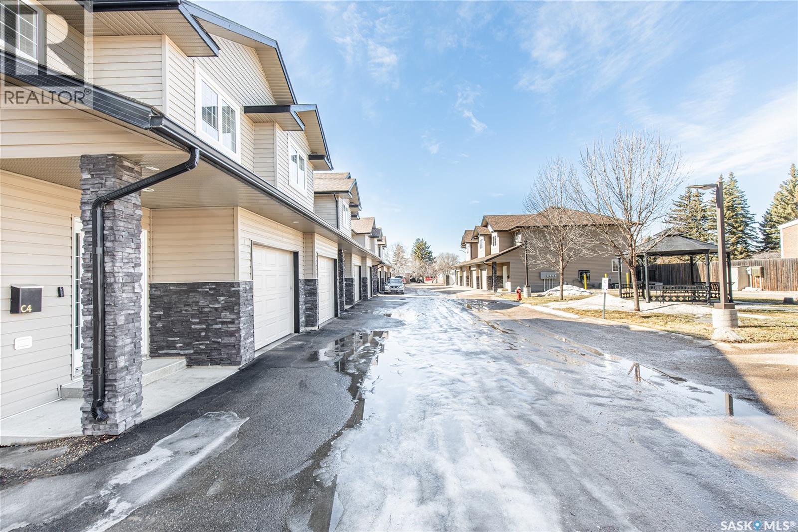 C4 33 Wood Lily Drive, Moose Jaw, Saskatchewan  S6J 1B4 - Photo 3 - SK030954