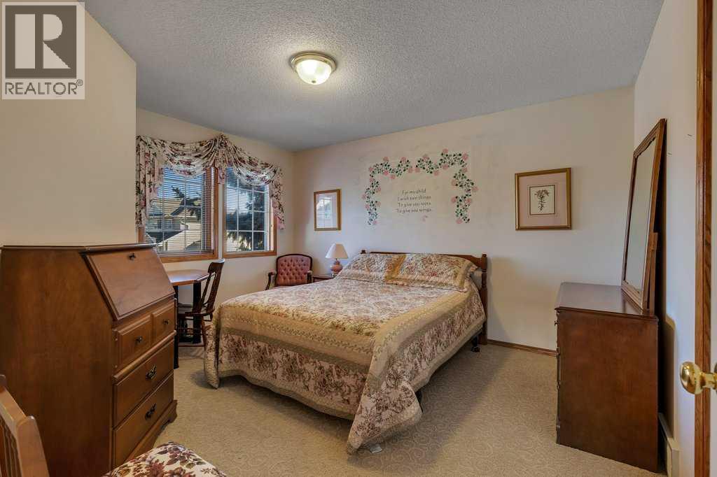 123 Valley Glen Bay NW, Calgary, Alberta  T3B 5P9 - Photo 35 - A2285785