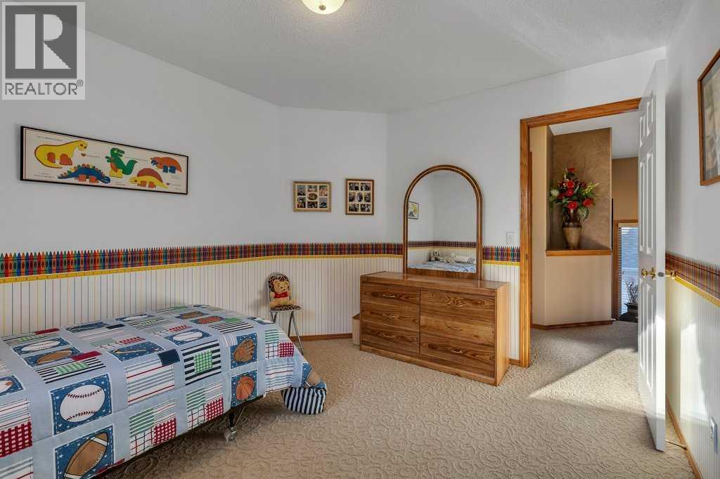 123 Valley Glen Bay NW, Calgary, Alberta  T3B 5P9 - Photo 37 - A2285785