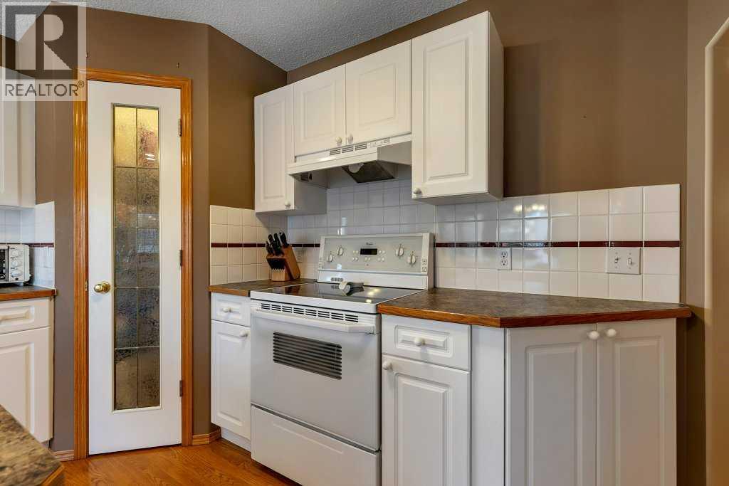 123 Valley Glen Bay NW, Calgary, Alberta  T3B 5P9 - Photo 22 - A2285785