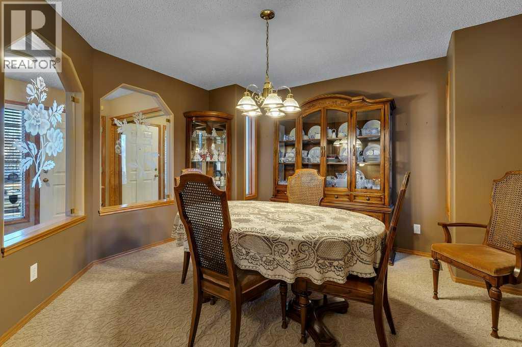 123 Valley Glen Bay NW, Calgary, Alberta  T3B 5P9 - Photo 12 - A2285785