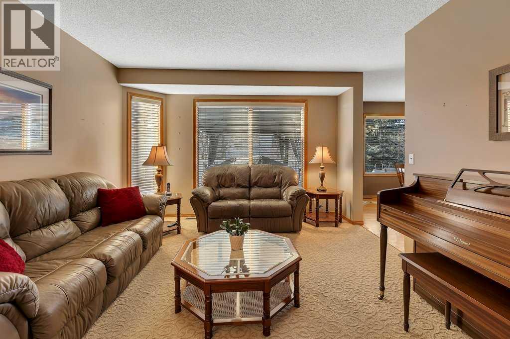 123 Valley Glen Bay NW, Calgary, Alberta  T3B 5P9 - Photo 14 - A2285785