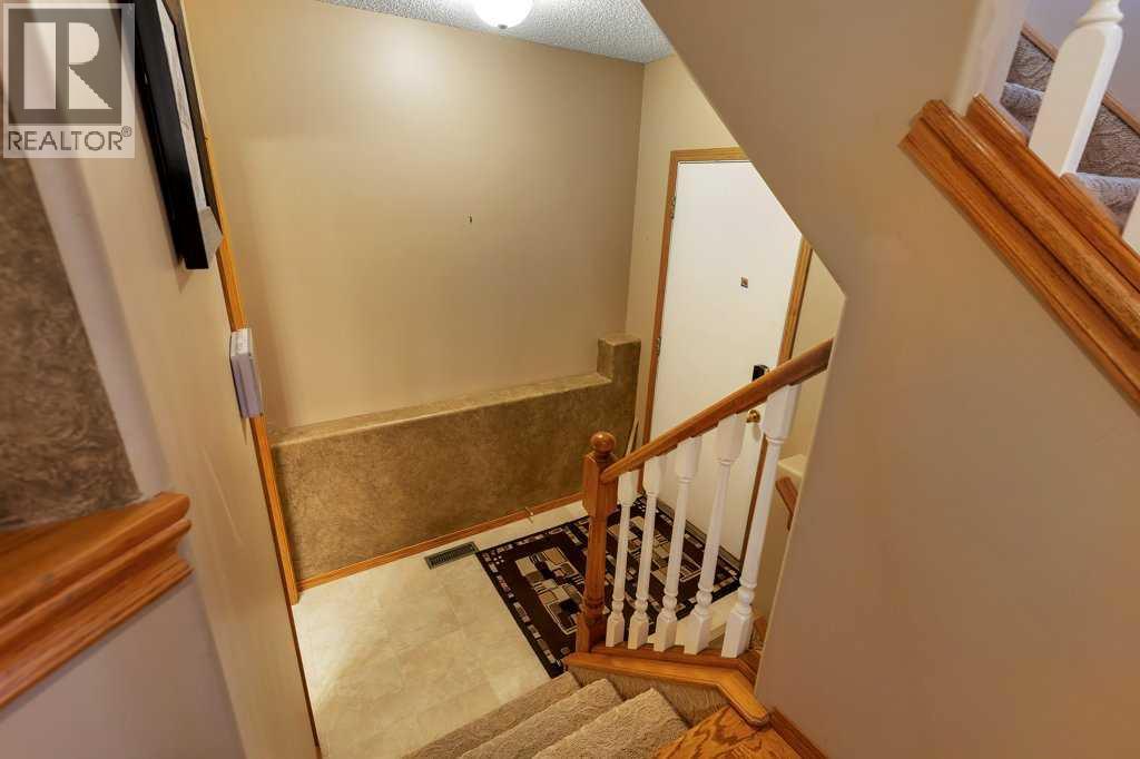 123 Valley Glen Bay NW, Calgary, Alberta  T3B 5P9 - Photo 9 - A2285785