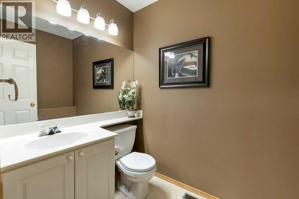 123 Valley Glen Bay NW, Calgary, Alberta  T3B 5P9 - Photo 10 - A2285785