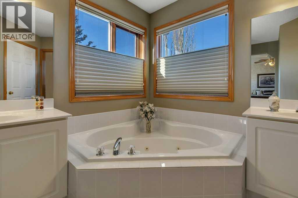 123 Valley Glen Bay NW, Calgary, Alberta  T3B 5P9 - Photo 32 - A2285785
