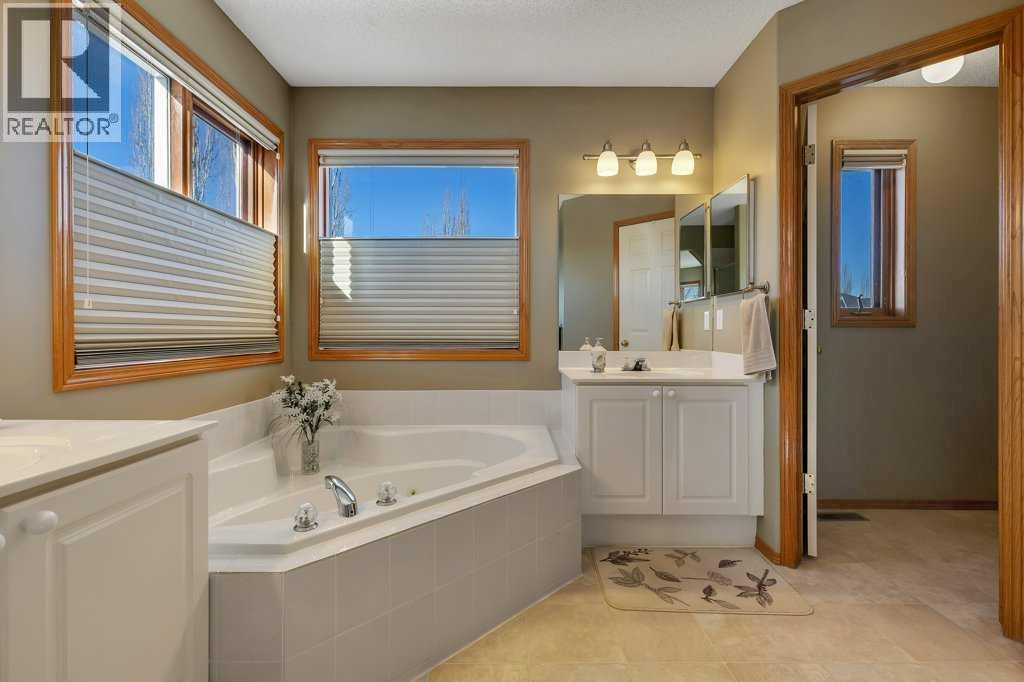 123 Valley Glen Bay NW, Calgary, Alberta  T3B 5P9 - Photo 31 - A2285785