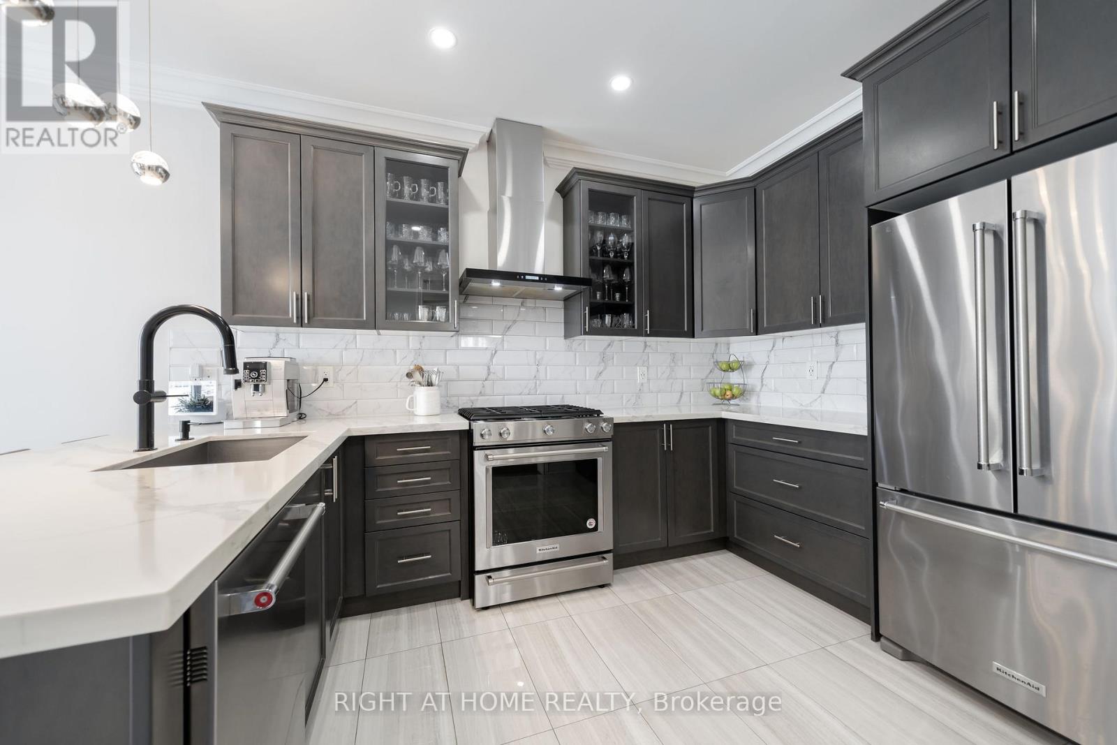 12 Tupling Street, Bradford West Gwillimbury, Ontario  L3Z 0W8 - Photo 17 - N12774272