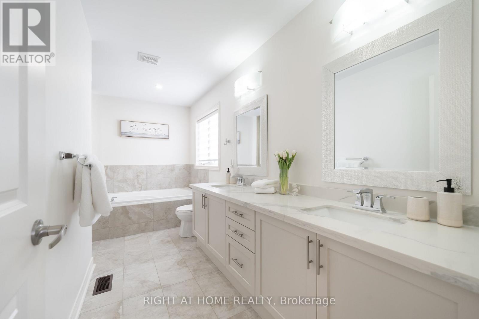 12 Tupling Street, Bradford West Gwillimbury, Ontario  L3Z 0W8 - Photo 32 - N12774272