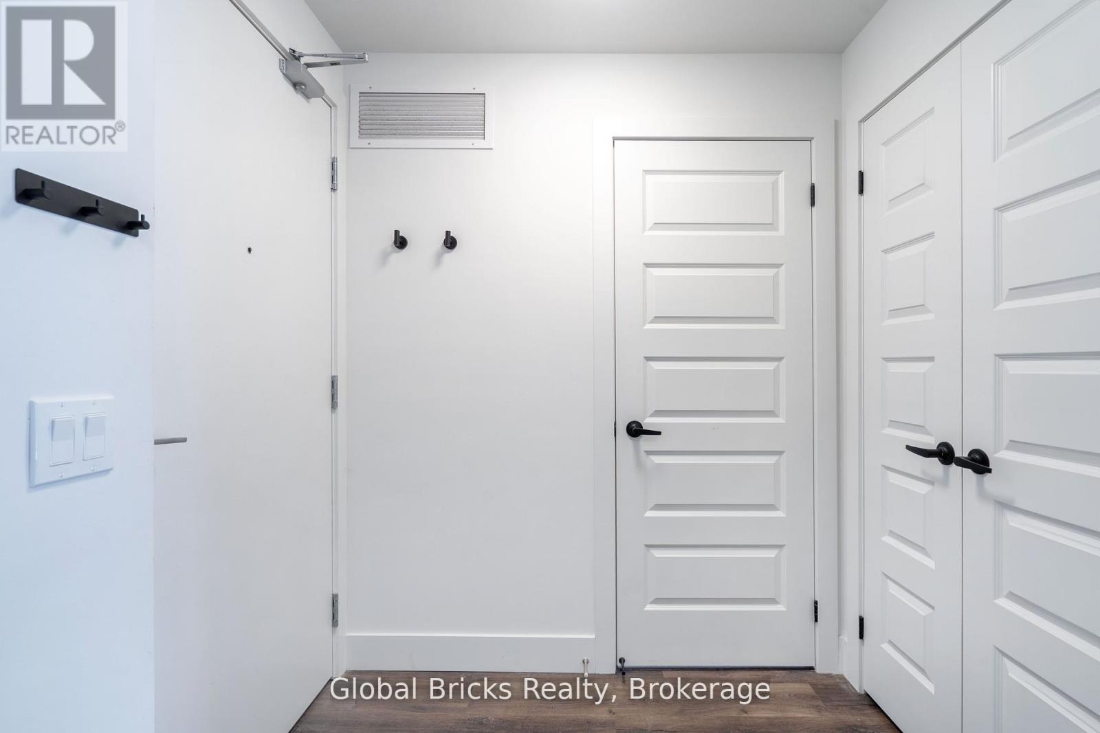 313 - 103 Roger Street, Waterloo, Ontario N2J 0G2 - Photo 6 - X12888132