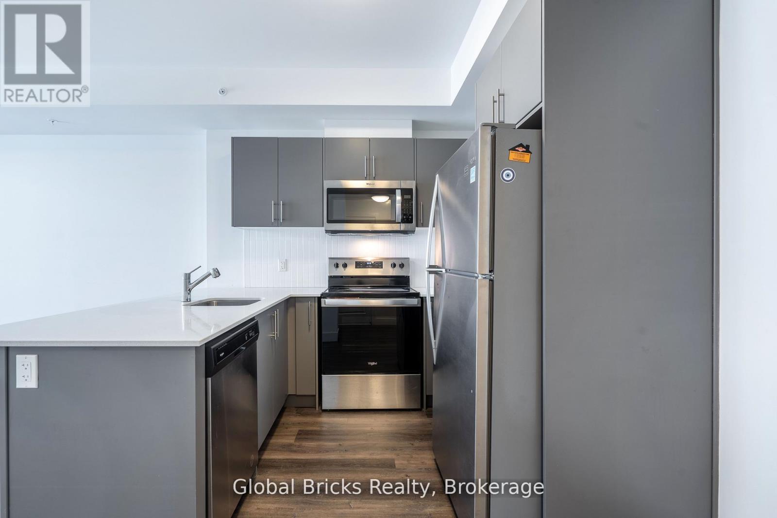 313 - 103 Roger Street, Waterloo, Ontario N2J 0G2 - Photo 17 - X12888132