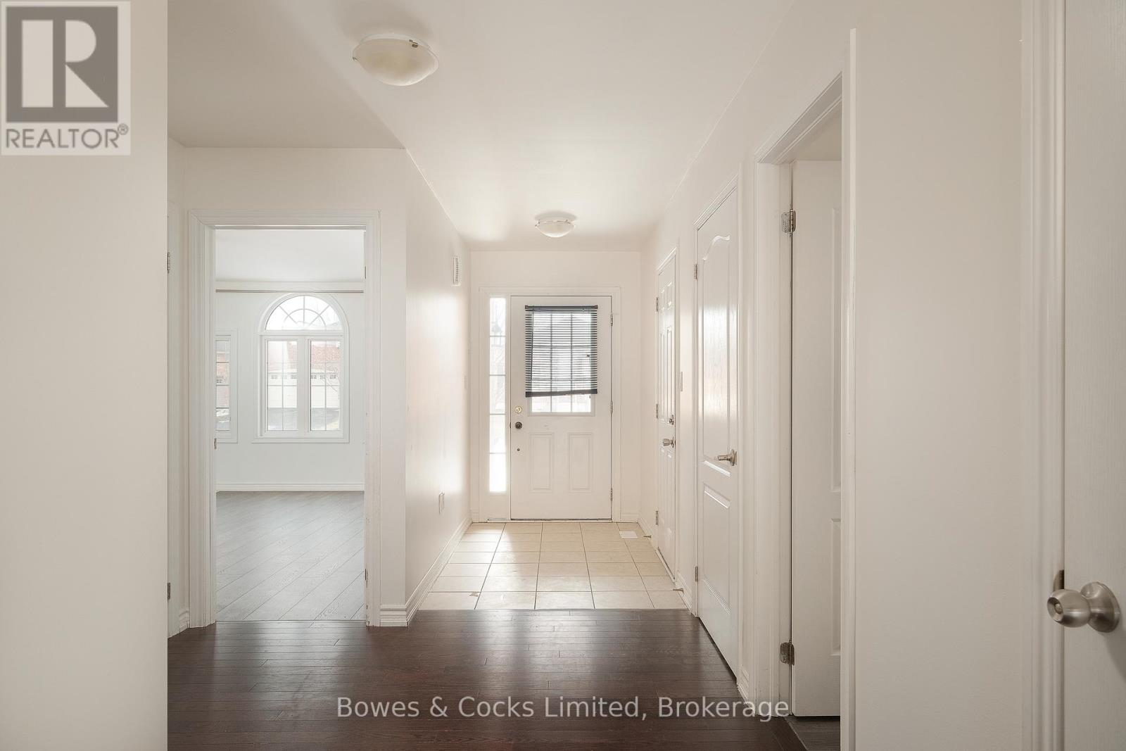 147 Springdale Drive, Kawartha Lakes, Ontario  K9V 0N1 - Photo 3 - X12904484