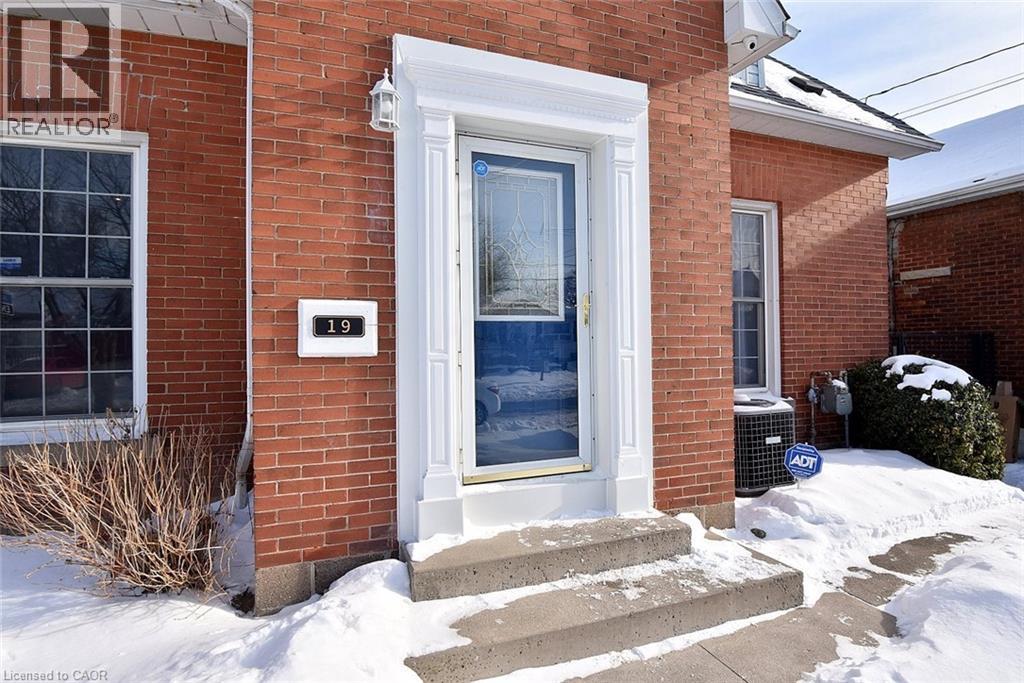 19 East 17th Street, Hamilton, Ontario  L9A 4L9 - Photo 4 - 40802010