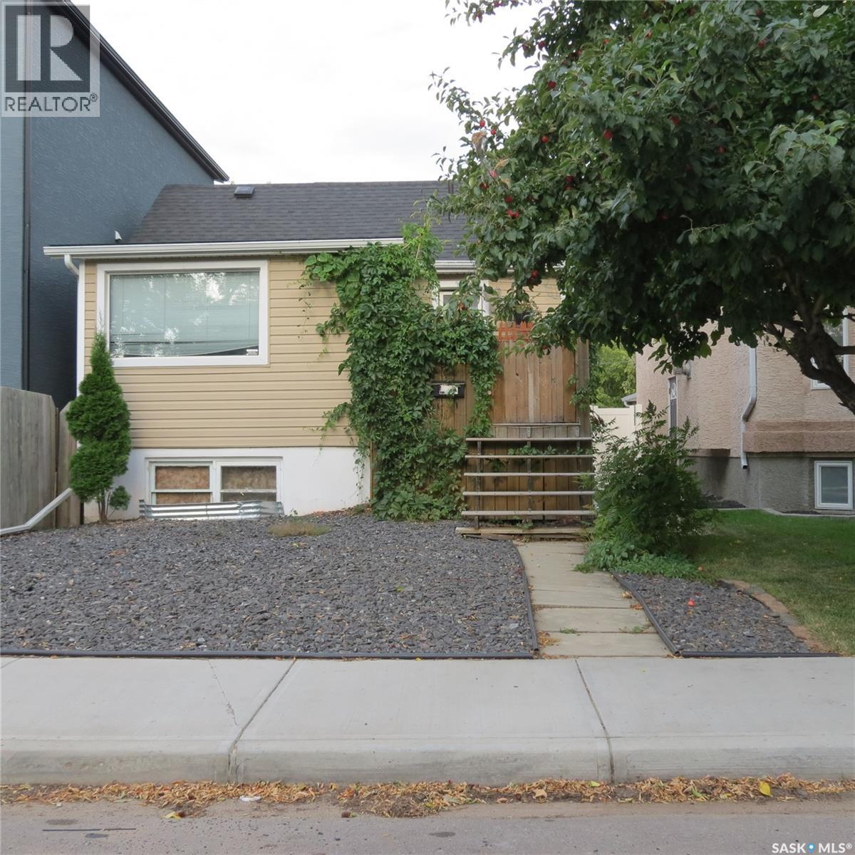 2256 Wascana Street, Regina, Saskatchewan  S4T 4K2 - Photo 2 - SK029912