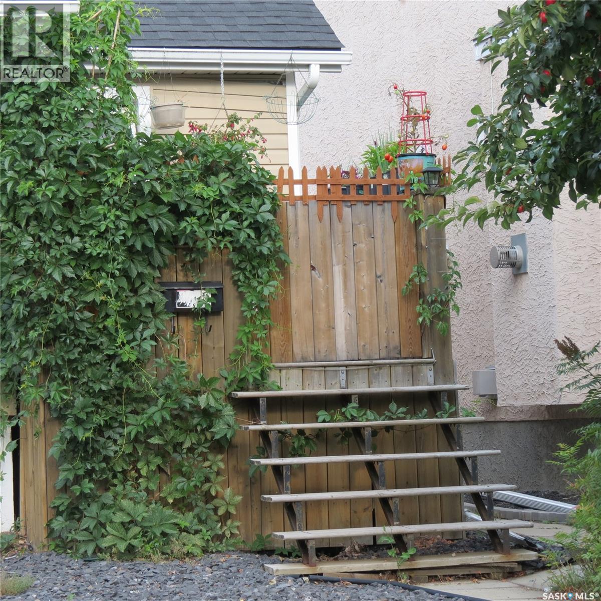 2256 Wascana Street, Regina, Saskatchewan  S4T 4K2 - Photo 3 - SK029912