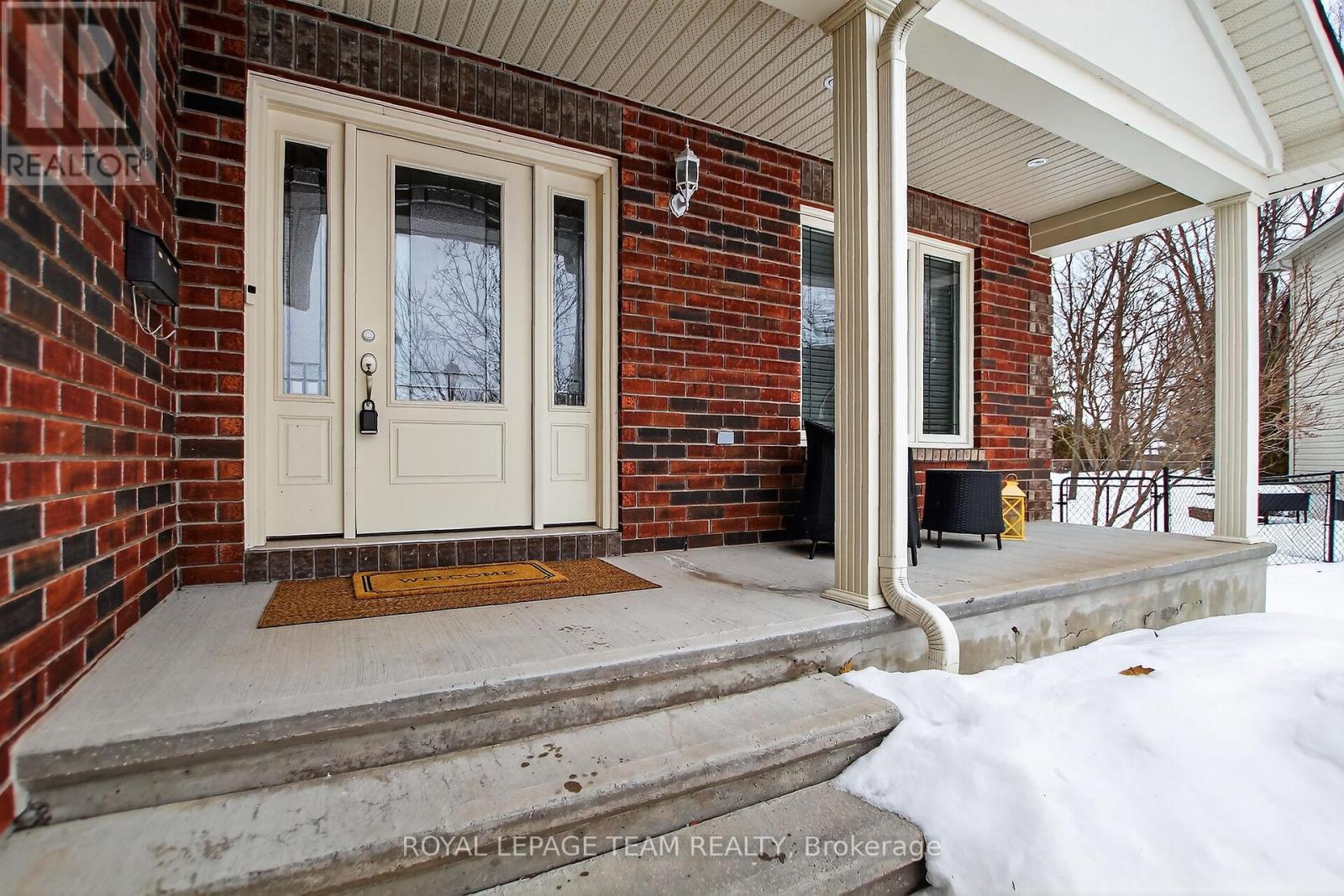 124 Comba Drive, Carleton Place, Ontario K7C 4V2 - Photo 3 - X12904536