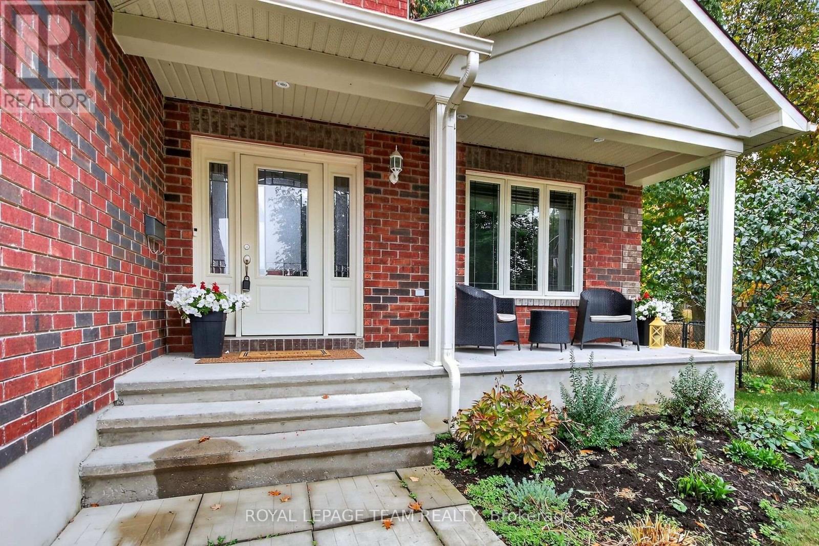 124 Comba Drive, Carleton Place, Ontario K7C 4V2 - Photo 4 - X12904536