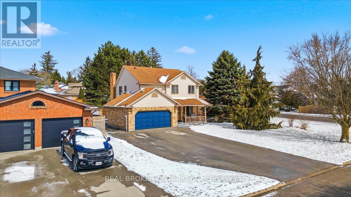 106 Spruceside Crescent, Pelham, Ontario  L2E 1S0 - Photo 2 - X12904530