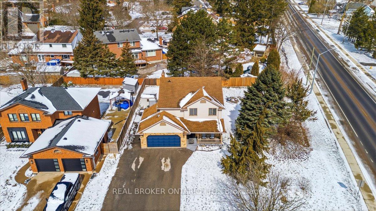 106 Spruceside Crescent, Pelham, Ontario  L2E 1S0 - Photo 3 - X12904530