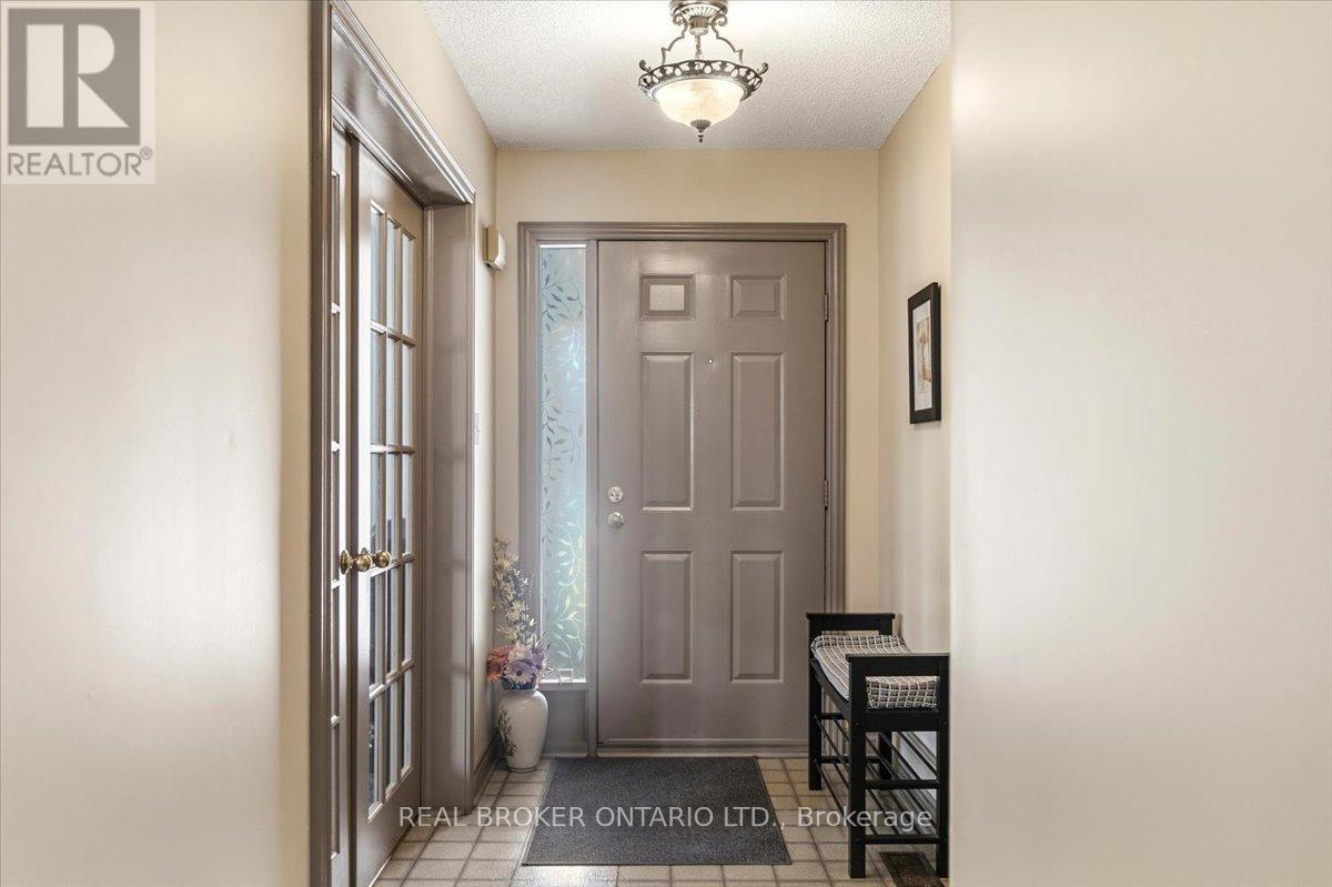 106 Spruceside Crescent, Pelham, Ontario  L2E 1S0 - Photo 4 - X12904530