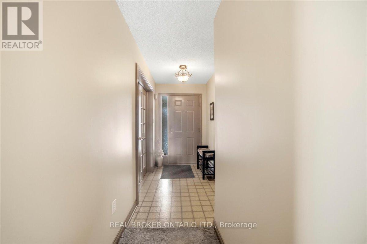 106 Spruceside Crescent, Pelham, Ontario  L2E 1S0 - Photo 5 - X12904530