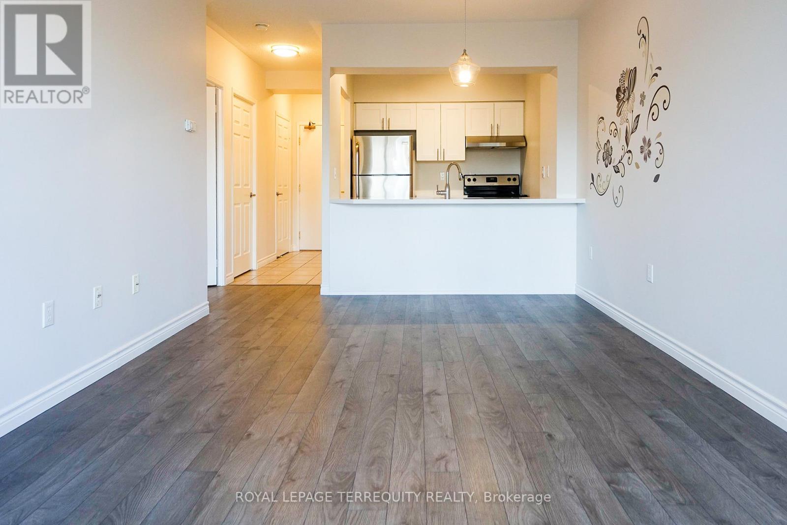 702 - 887 BAY STREET, Toronto, Ontario