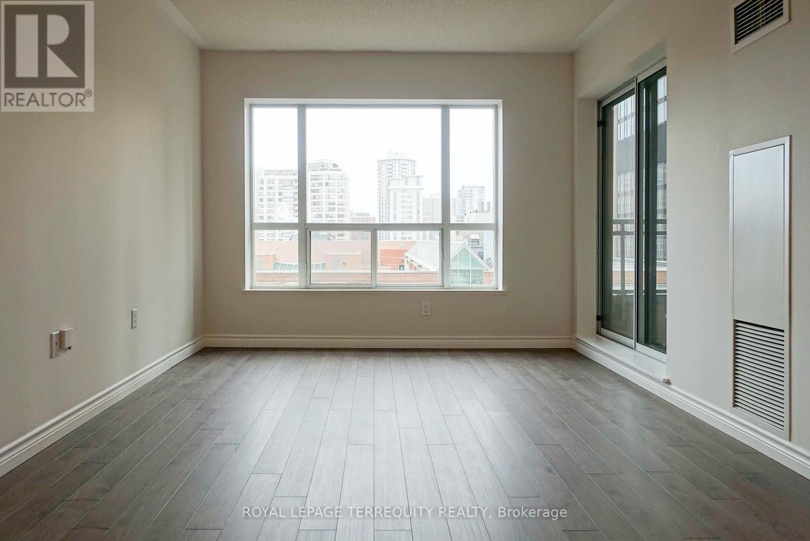 702 - 887 Bay Street, Toronto, Ontario  M5S 3K4 - Photo 2 - C12904462