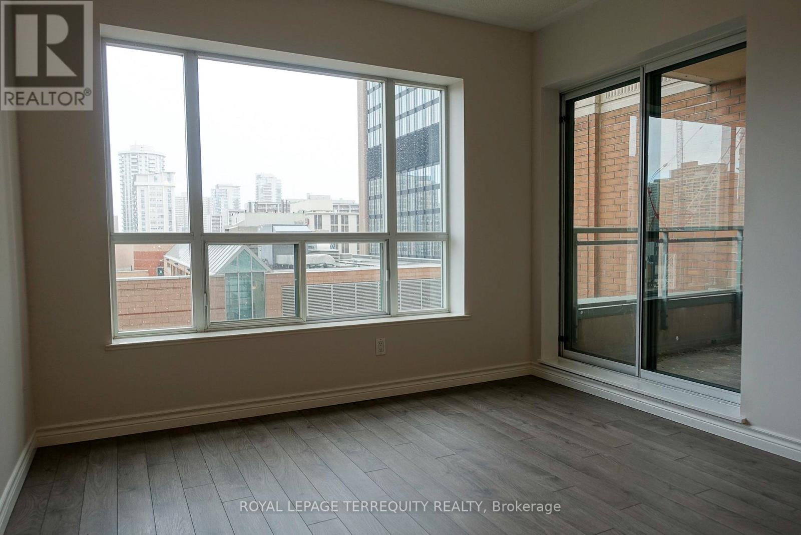 702 - 887 Bay Street, Toronto, Ontario  M5S 3K4 - Photo 3 - C12904462