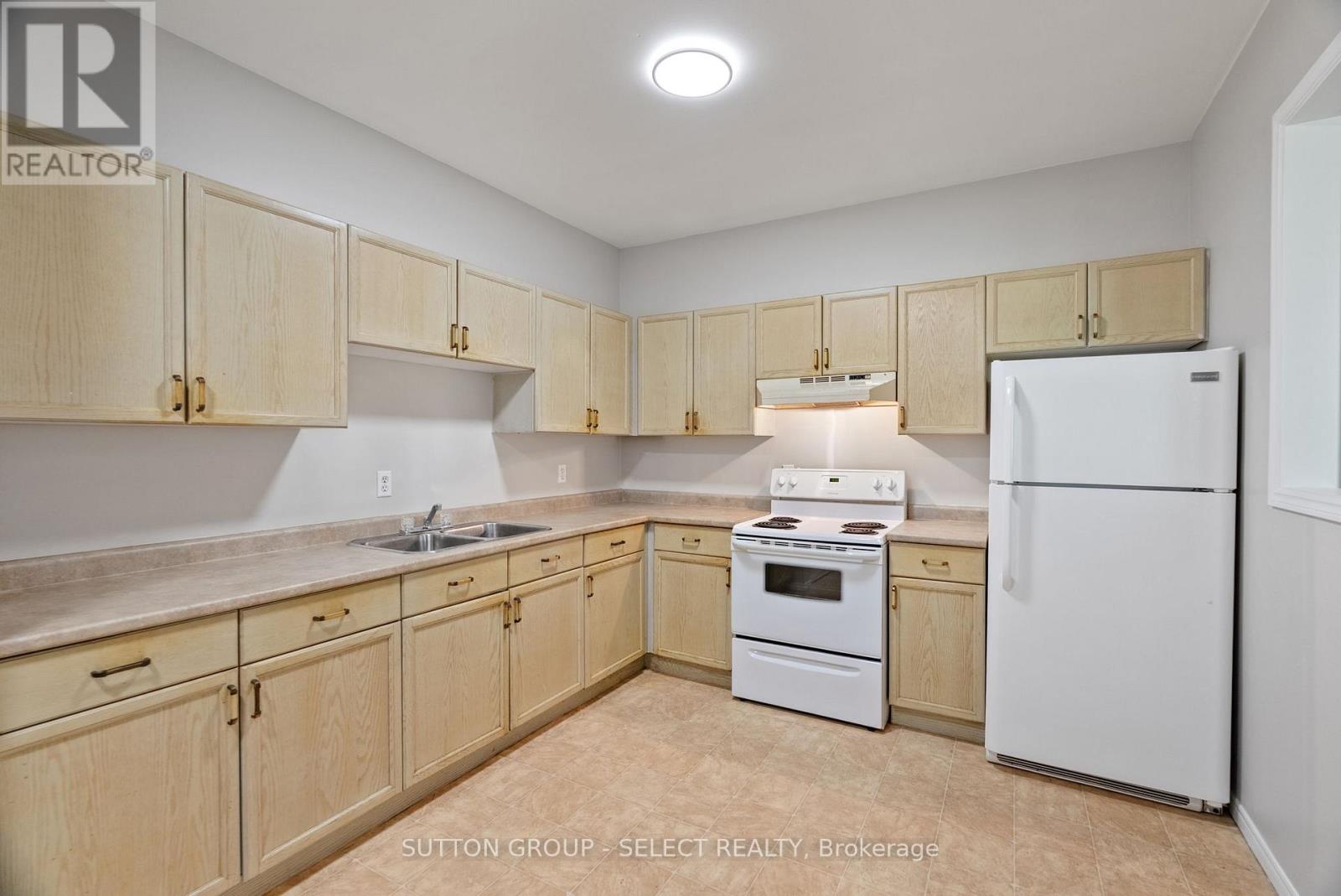 47 Ontario Street N, Lambton Shores, Ontario  N0M 1T0 - Photo 26 - X12481199