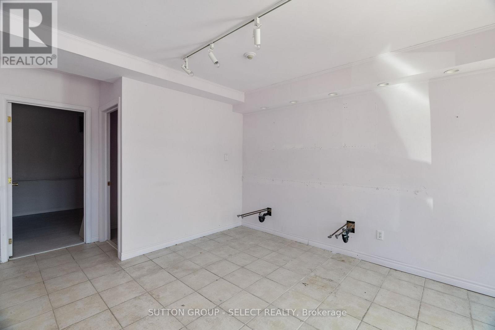 47 Ontario Street N, Lambton Shores, Ontario  N0M 1T0 - Photo 39 - X12481199