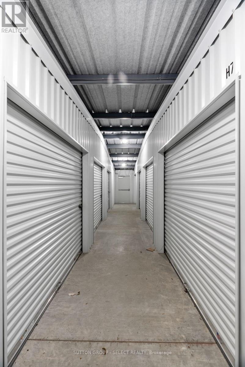 47 Ontario Street N, Lambton Shores, Ontario  N0M 1T0 - Photo 10 - X12481204