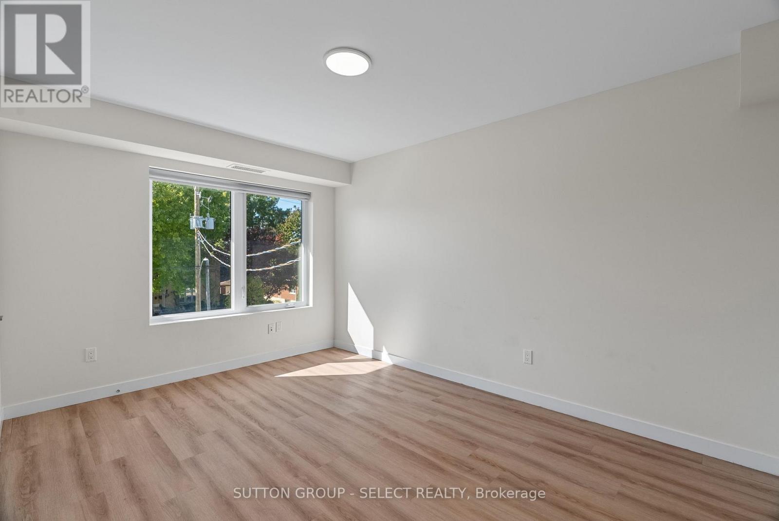 Photo 19 of 43 for 370 William Street