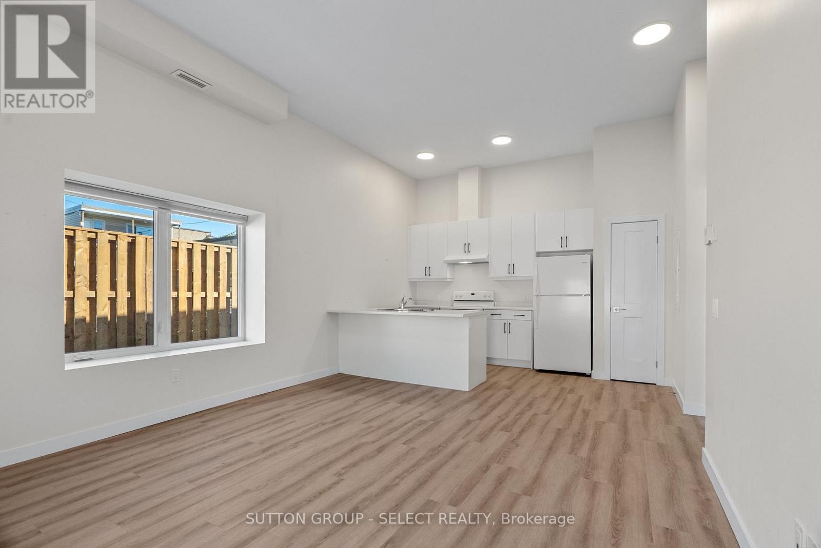 Photo 7 of 43 for 370 William Street