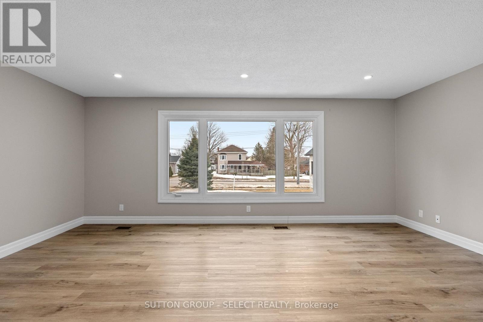 296 Huron Street W, South Huron, Ontario  N0M 1S2 - Photo 10 - X12687998