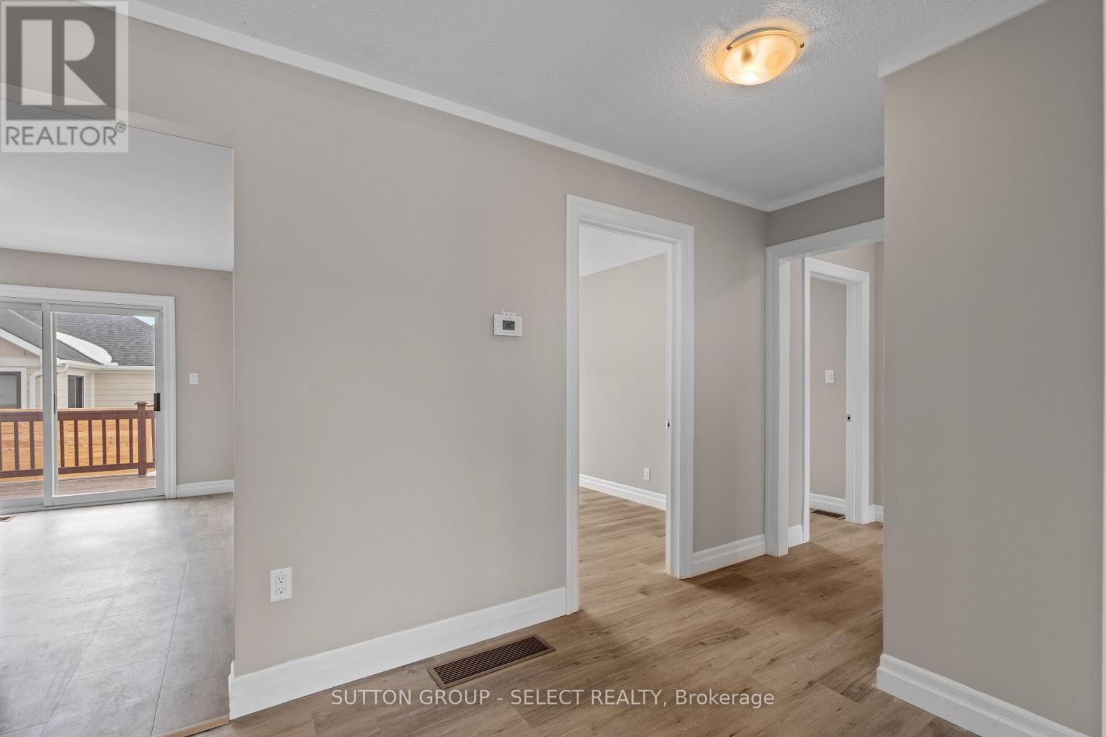 296 Huron Street W, South Huron, Ontario  N0M 1S2 - Photo 16 - X12687998