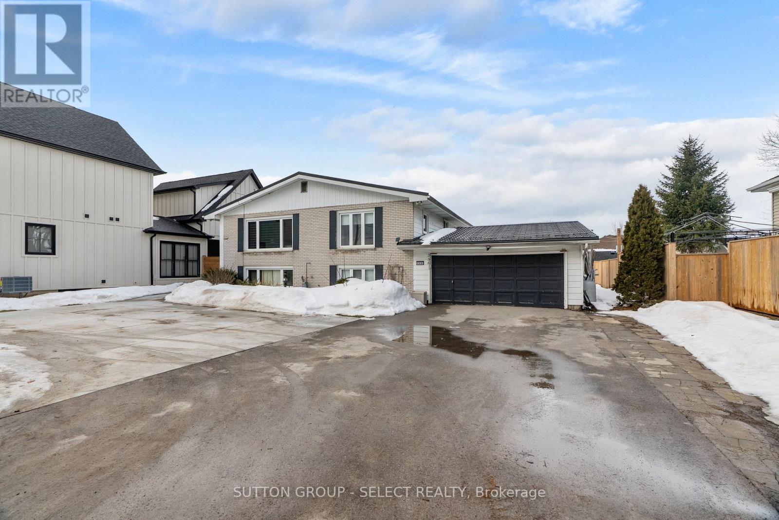 296 Huron Street W, South Huron, Ontario  N0M 1S2 - Photo 2 - X12687998