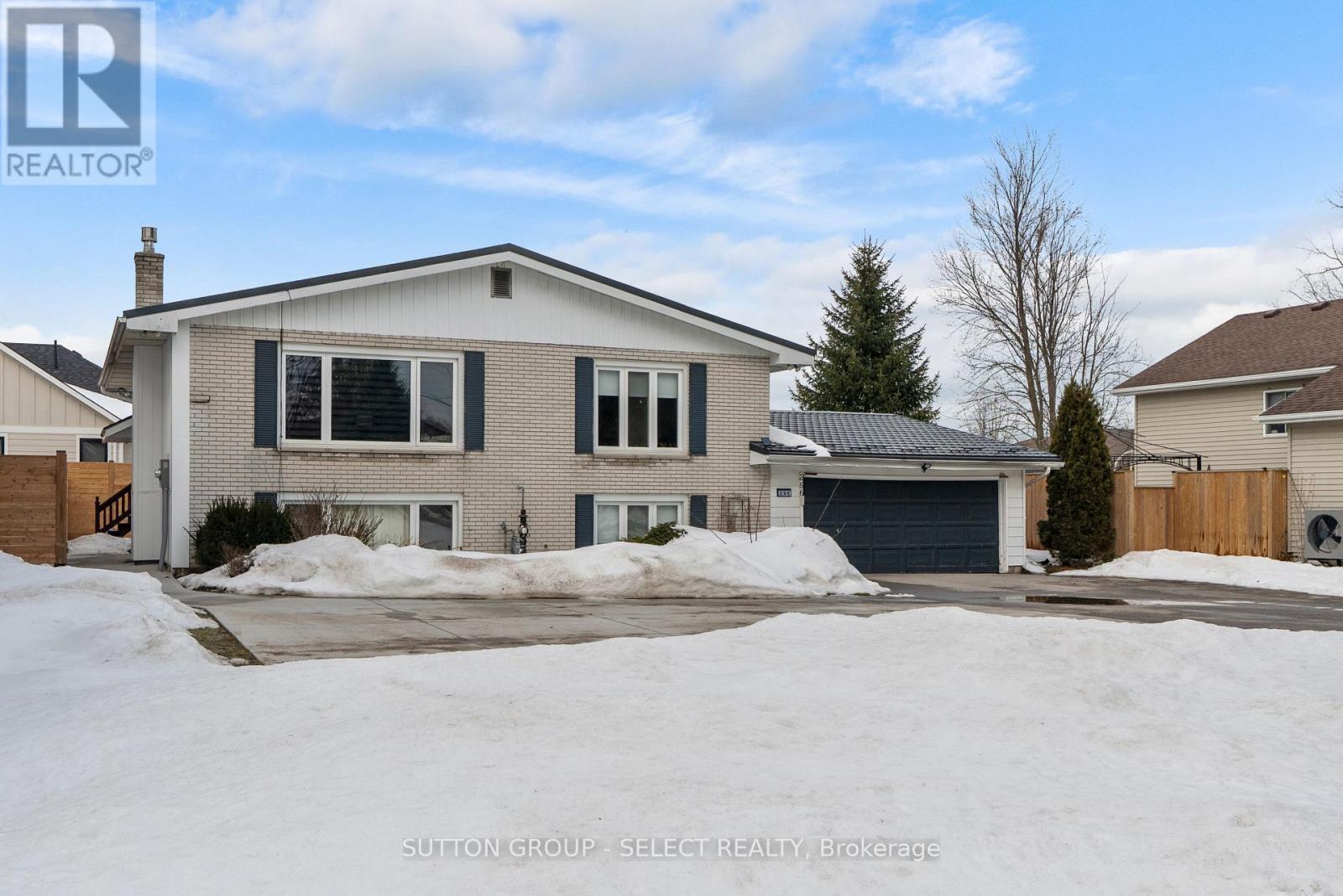 296 Huron Street W, South Huron, Ontario  N0M 1S2 - Photo 3 - X12687998