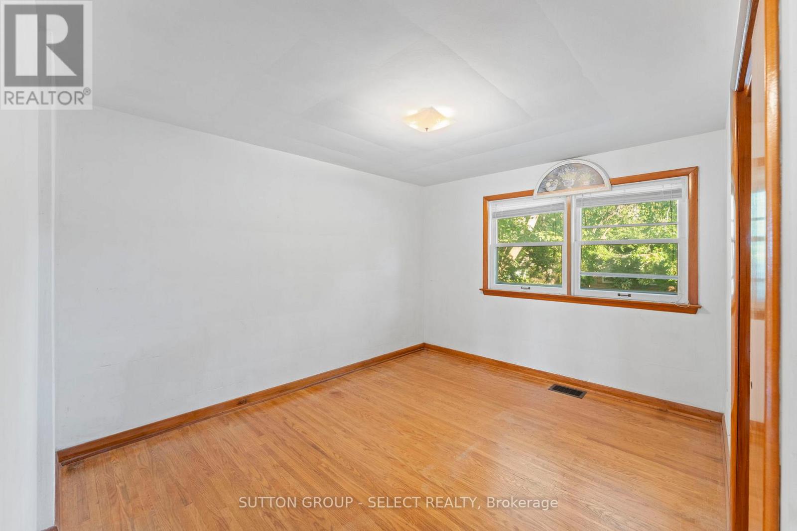 Photo 15 of 35 for 367 Ridout Street S